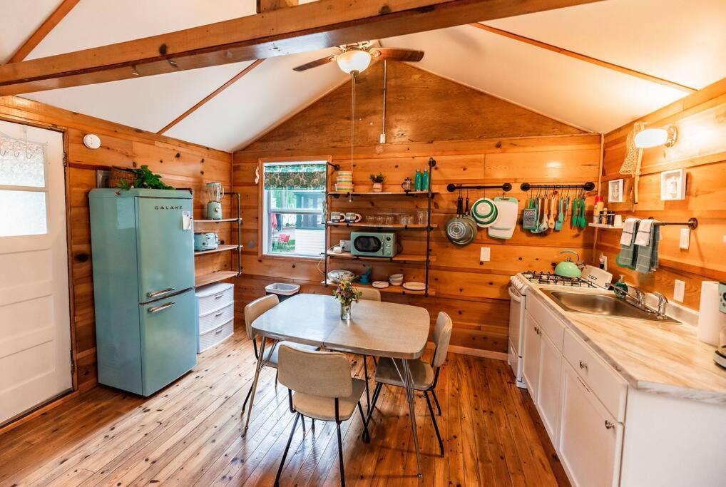 Big Blue Lake Cottages, Llc - Cottage #5 Holton Exterior photo